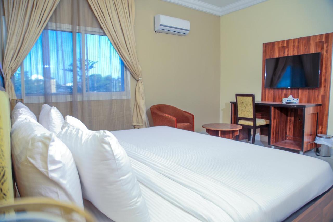 Guest Pride Hotel Kano Bagian luar foto