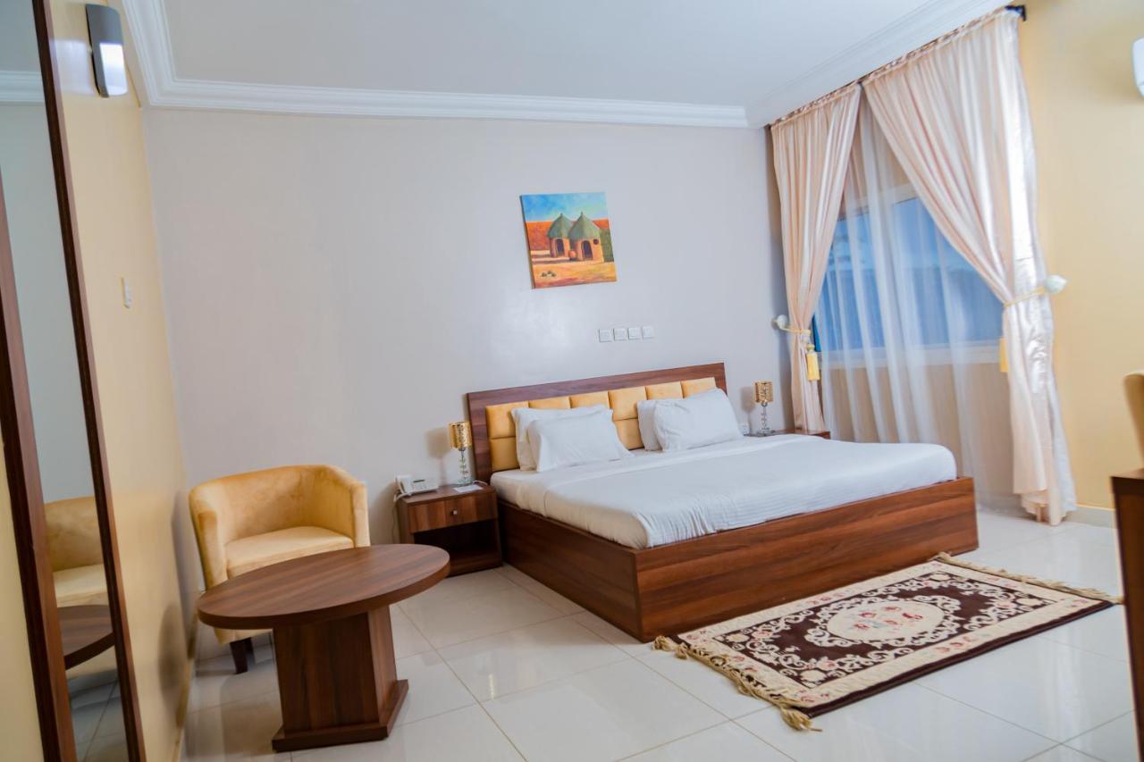 Guest Pride Hotel Kano Bagian luar foto